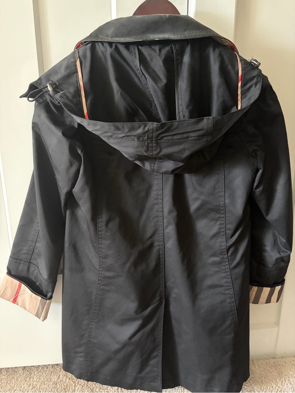 Burberry Black Trench Coat with Signature Check Lining - Picture 6 of 8